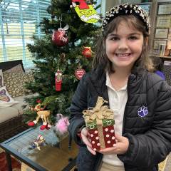 3rd-Graders Decorate Class Trees